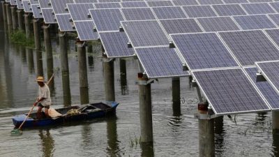 Chinese solar power on the water